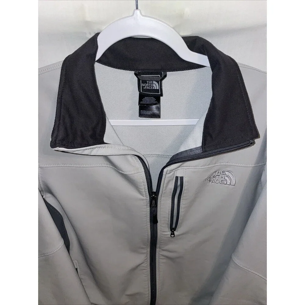 The North Face Men’s Windbreaker Sz Small Gray Hiking Running Walking Athleisure